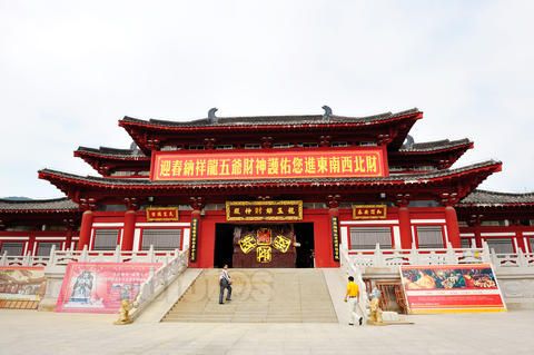 拜财神应该念财神爷还是财神老爷,什么时间拜财神爷最好