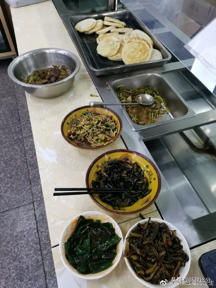 大连一青训机构被指体罚小球员,大连青训抽打小球员原照片