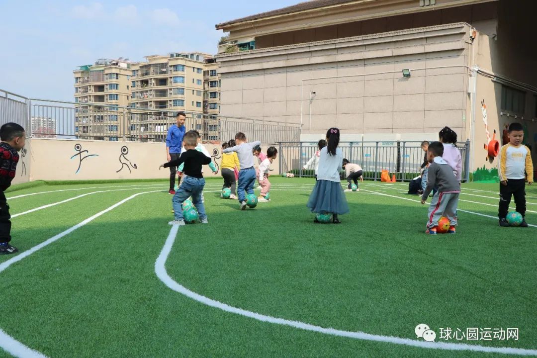 足球从娃娃抓起完整版,足球从娃娃抓起的前一句