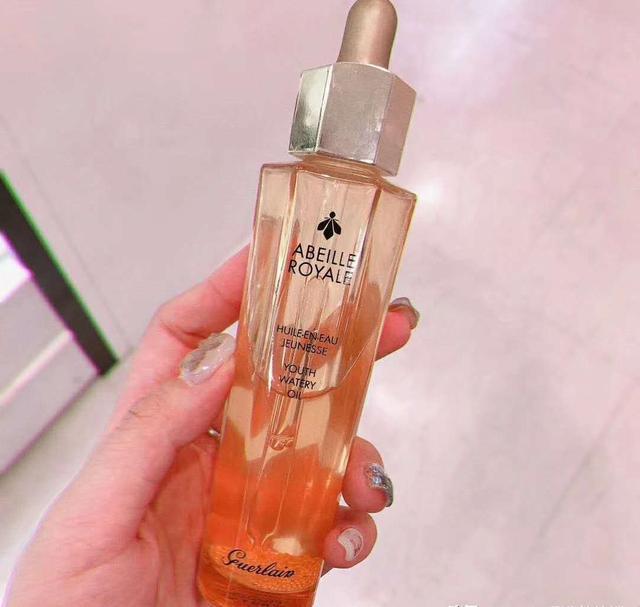 精华液补水美白提亮肤色测评,补水保湿效果强大的精华液