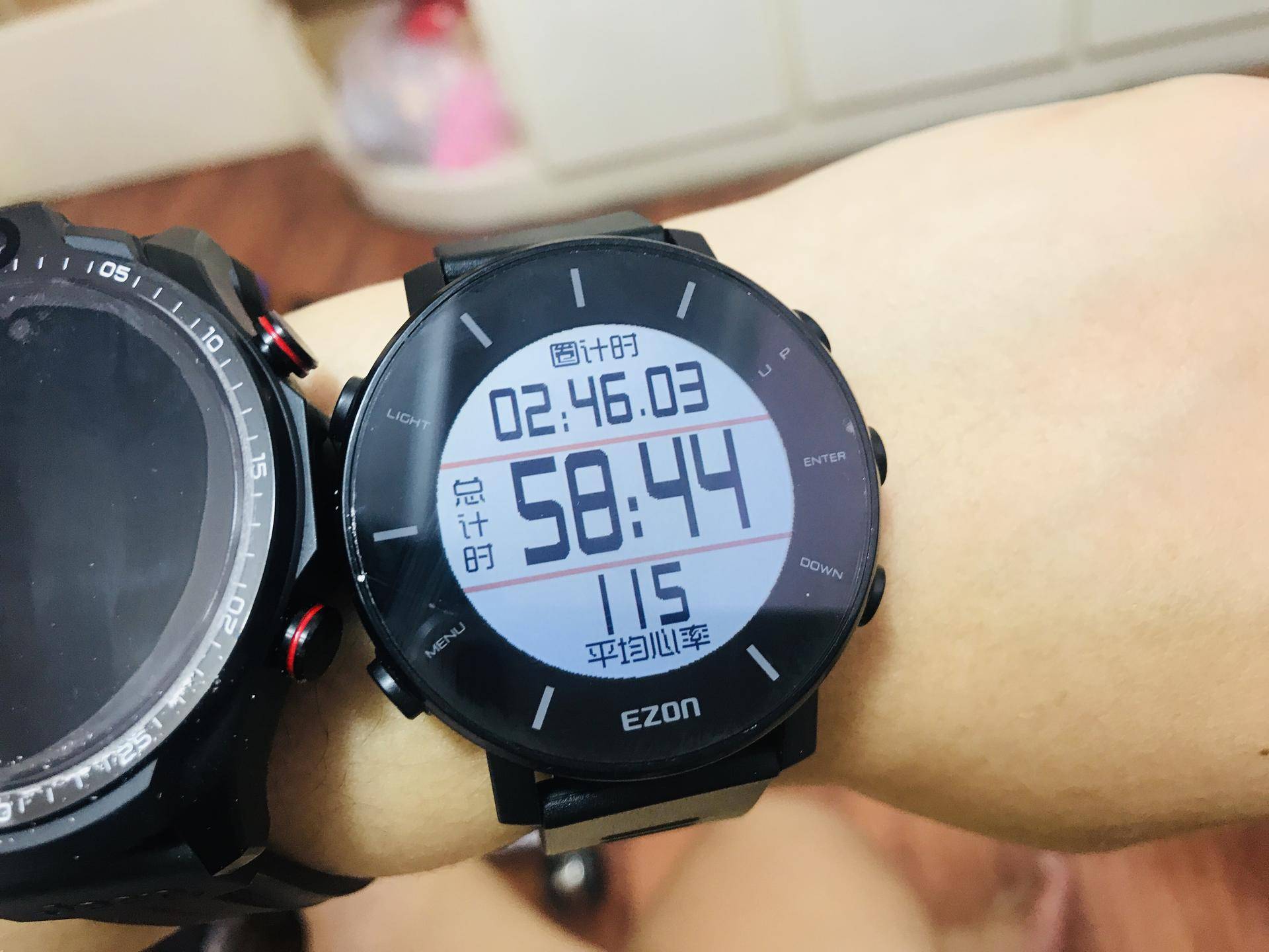 青少年智能手表t5,宜准运动手表t935与r7的区别