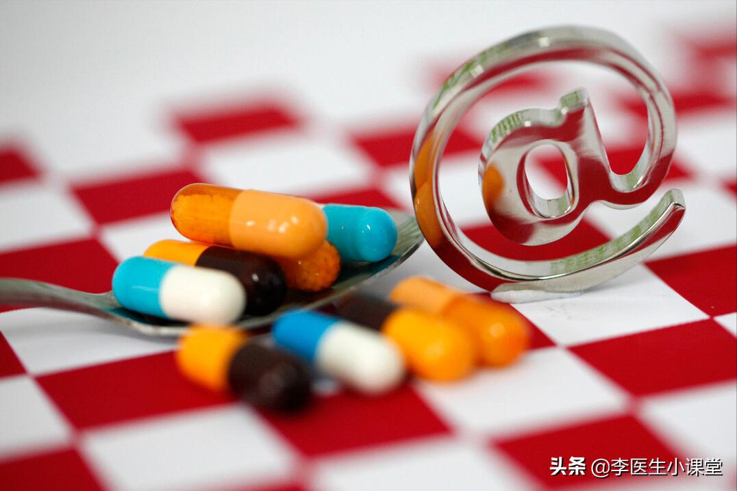 口腔溃疡用维生素c还是b敷溃疡处,口腔溃疡最快解决法吃维c