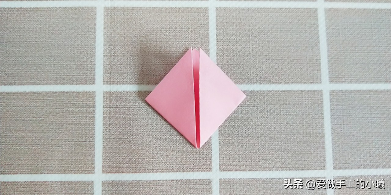 手工折纸牡丹花朵制作方法图解,单页花朵折纸布置店面教程图解