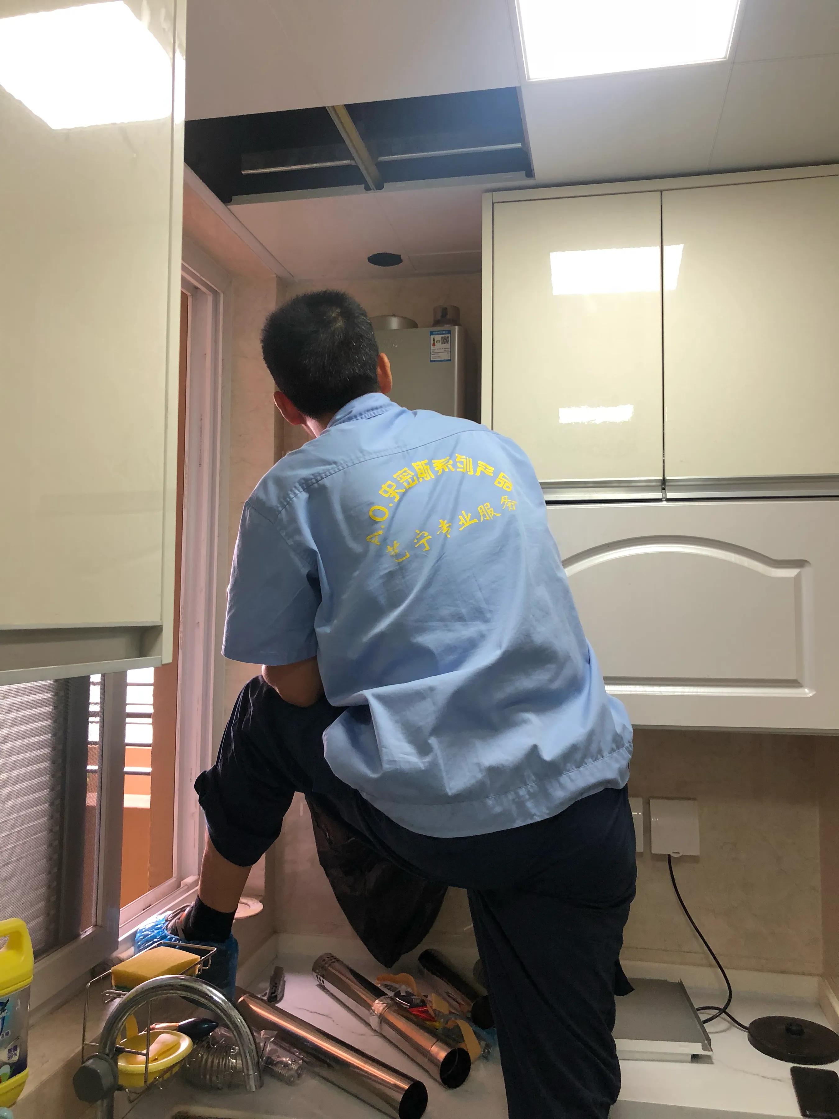 美的燃气热水器修理大全,修个热水器花了300多好贵