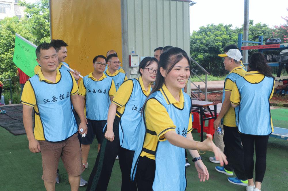 凝心聚力携手并进共创辉煌,凝心聚力谋发展携手共进创佳绩