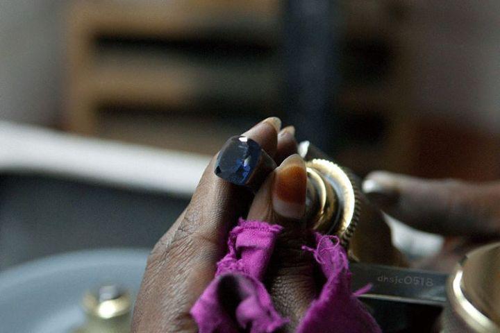 坦桑石深度解读,坦桑石多少大小值得收藏