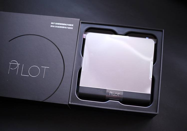 百路达HUD:听歌追剧看小猪佩奇?这才是车载导航的正确打开方式