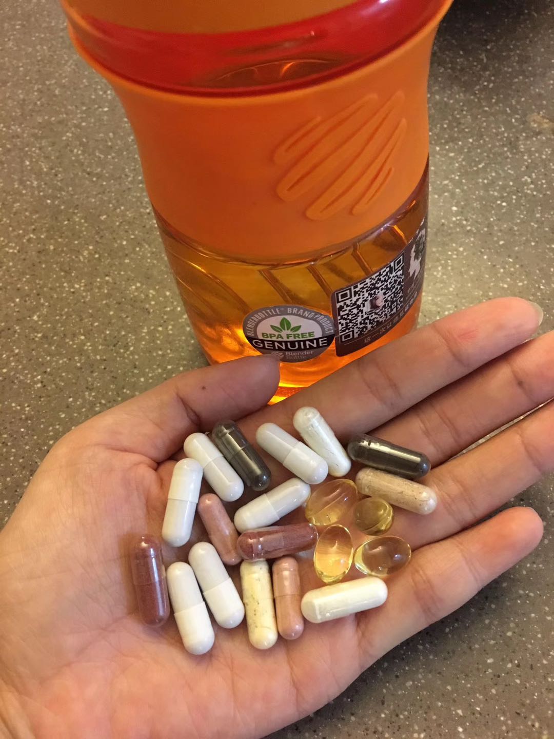 女业务员喝保健品果汁去世,女子感冒喝果汁去世