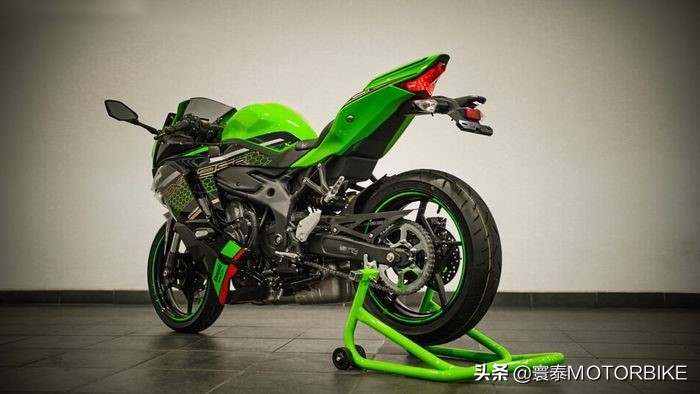 川崎zx-25r与川崎ninja400哪个快,川崎四缸忍者zx-25r配置大揭秘