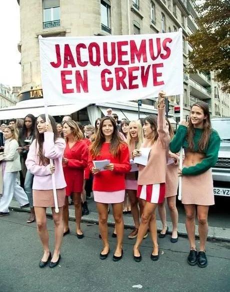 因为太穷，”乡下小伙”做的衣服口袋都没有，一言不合就关店种地