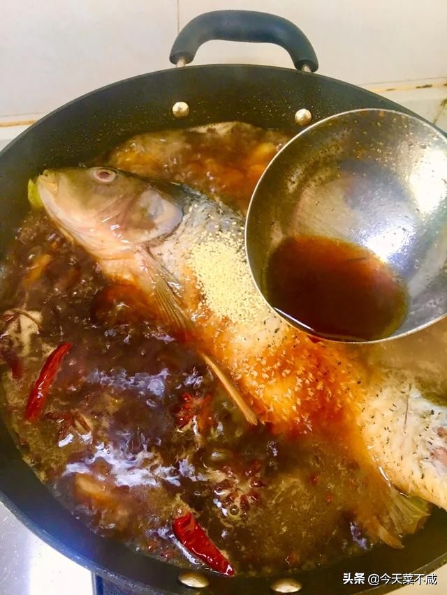 红烧鲤鱼炖鱼最正宗的做法教程,红烧鲤鱼炖鱼最正宗的做法教学