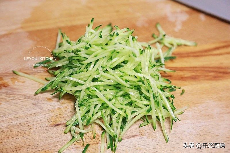 减脂凉拌酸辣大白菜,酸辣家常菜减脂