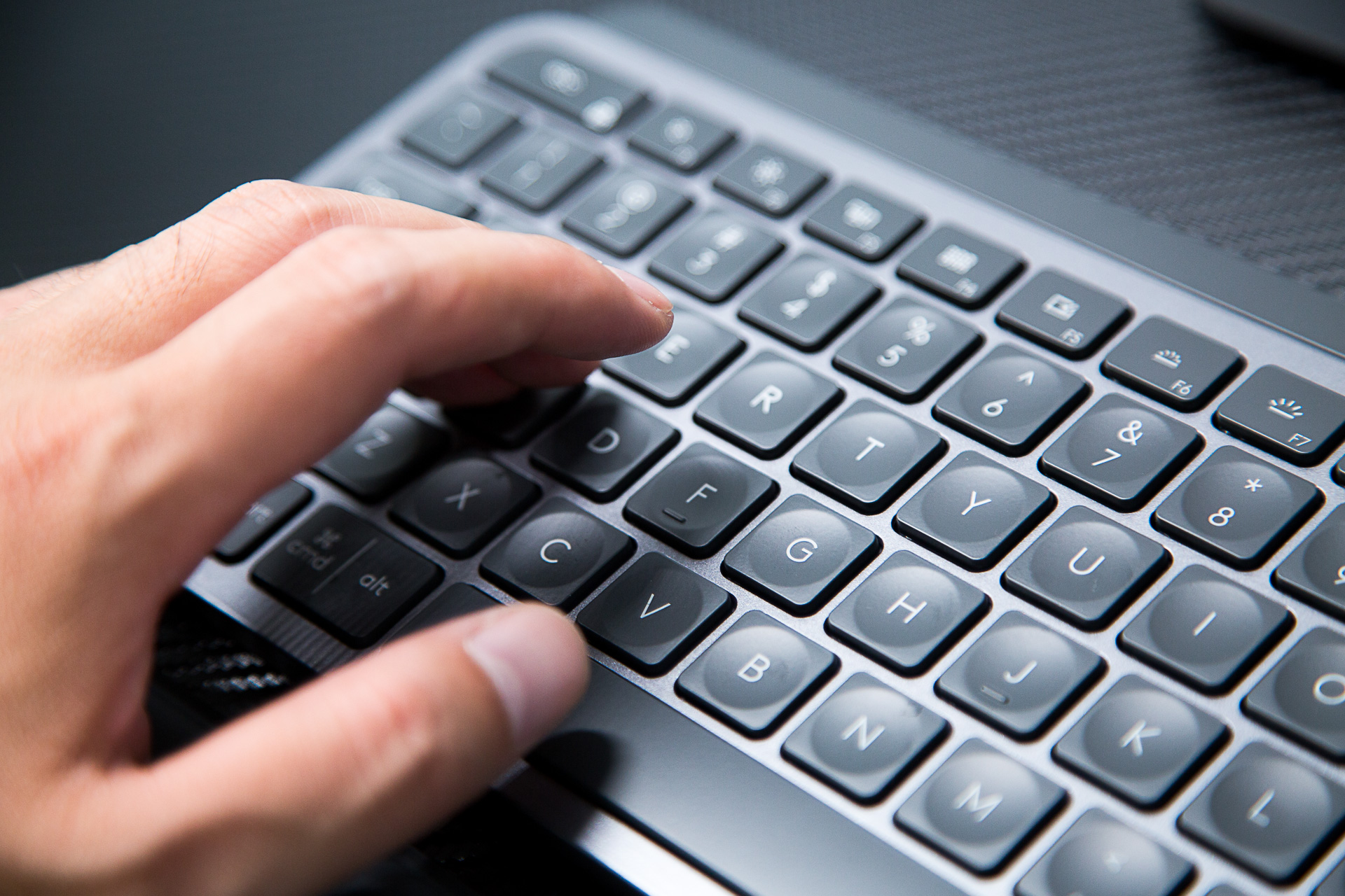 罗技mxmaster2s蓝牙连接电脑,罗技mxmaster2s和3