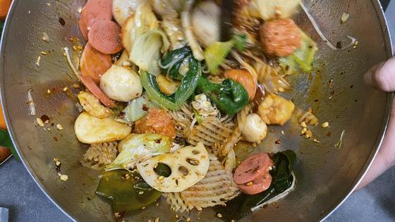 月销上万的零食礼包,金牌麻辣拌优惠