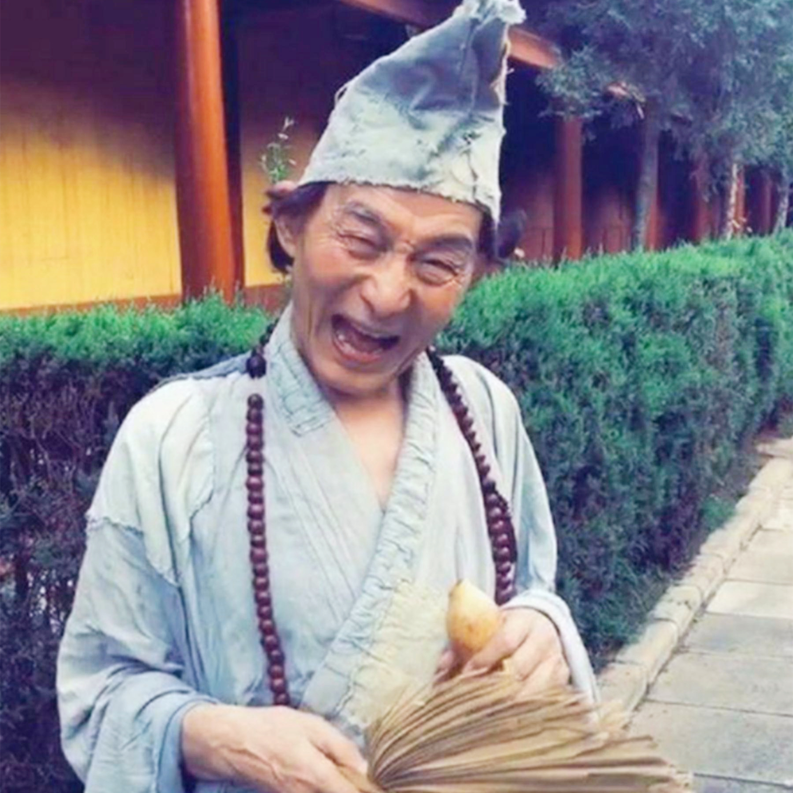 达叔哭戏演技炸裂的瞬间,游本昌半哭半笑表情动图