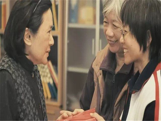 《桃姐》无情年代里八婆式主仆情,寡淡故事中流淌着生活的全部