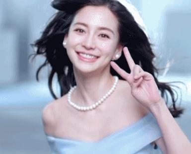 angelababy用围巾围裙子视频,angelababy粉色围巾