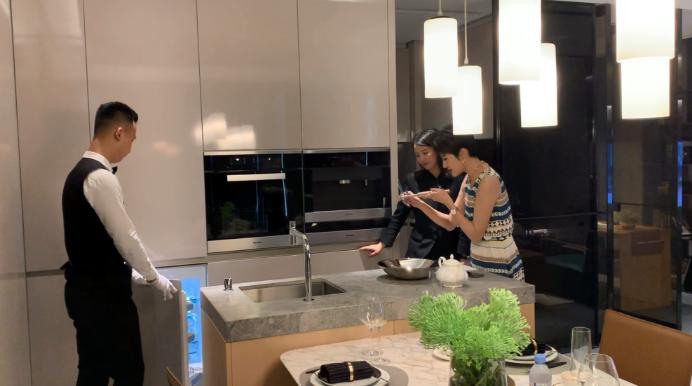 华商为何总是先人一步？最牛逼的房子玩最牛逼的营销