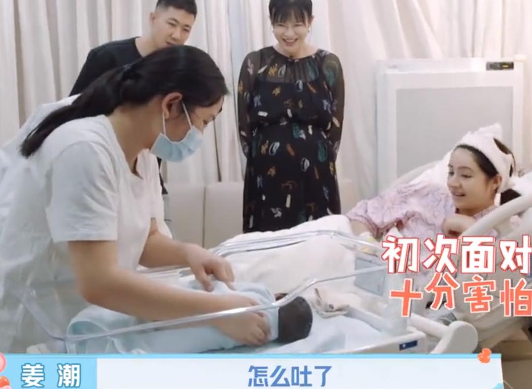 如何帮宝宝拍嗝防止吐奶,婴幼儿喂奶与拍嗝的操作流程