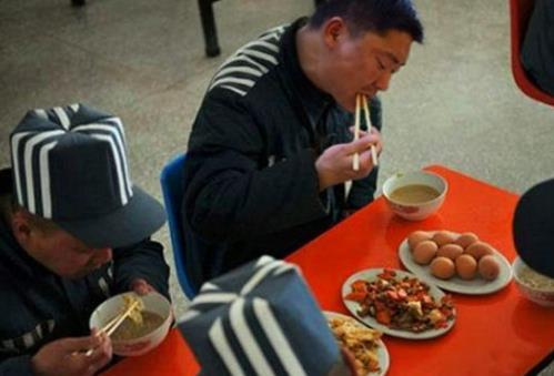 犯人在监狱里吃牢饭,犯人在监狱吃饭要钱吗