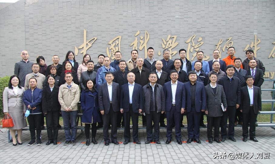 勠力同心蓄势扬帆,勠力同心奋楫争先