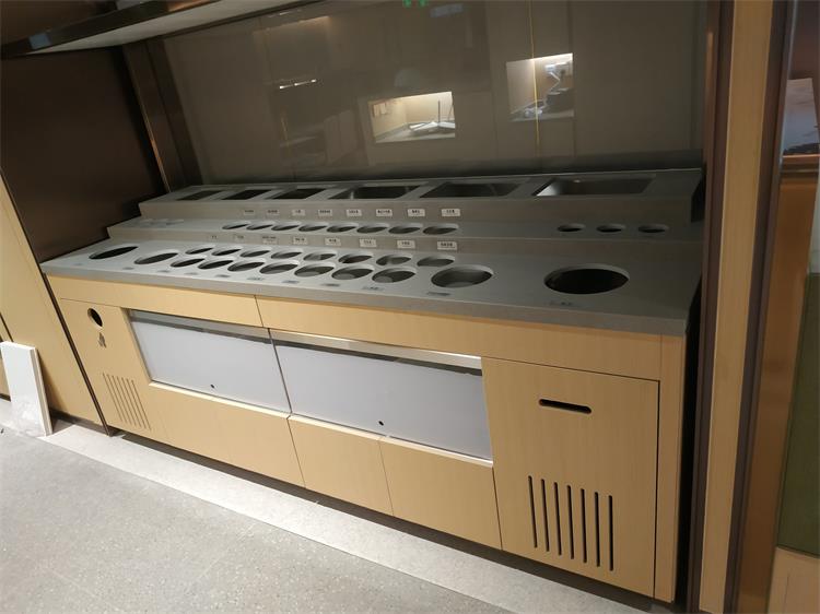 海底捞小桌中桌大桌坐多少人,海底捞8人桌花多少钱