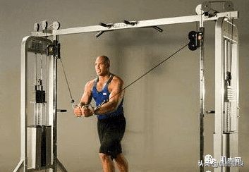 胸肌下沿不够宽,几个动作让胸变小