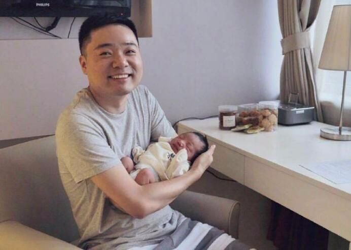 丁俊晖妻子和孩子现身,丁俊晖妻子近况