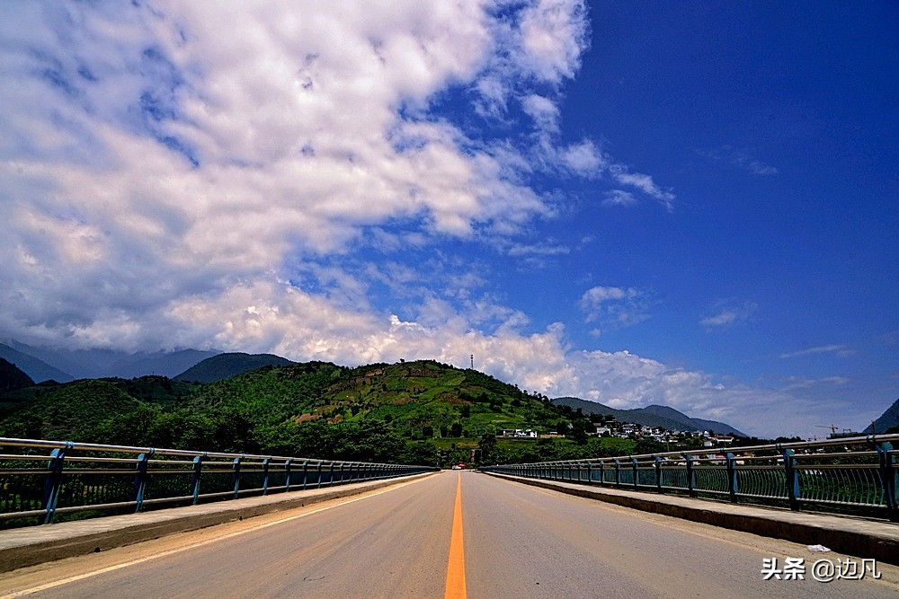 怒江大峡谷独龙江大峡谷,雅鲁藏布江大峡谷和怒江大峡谷