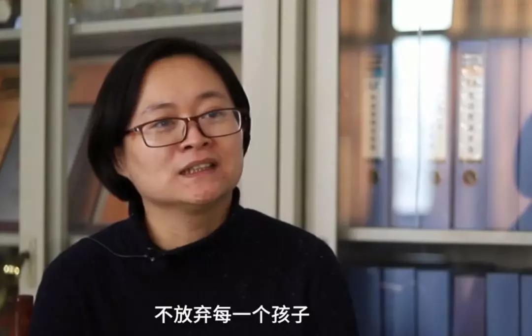 大四生因病缺席期末考老师千里送来考卷医院附近钟点房开考