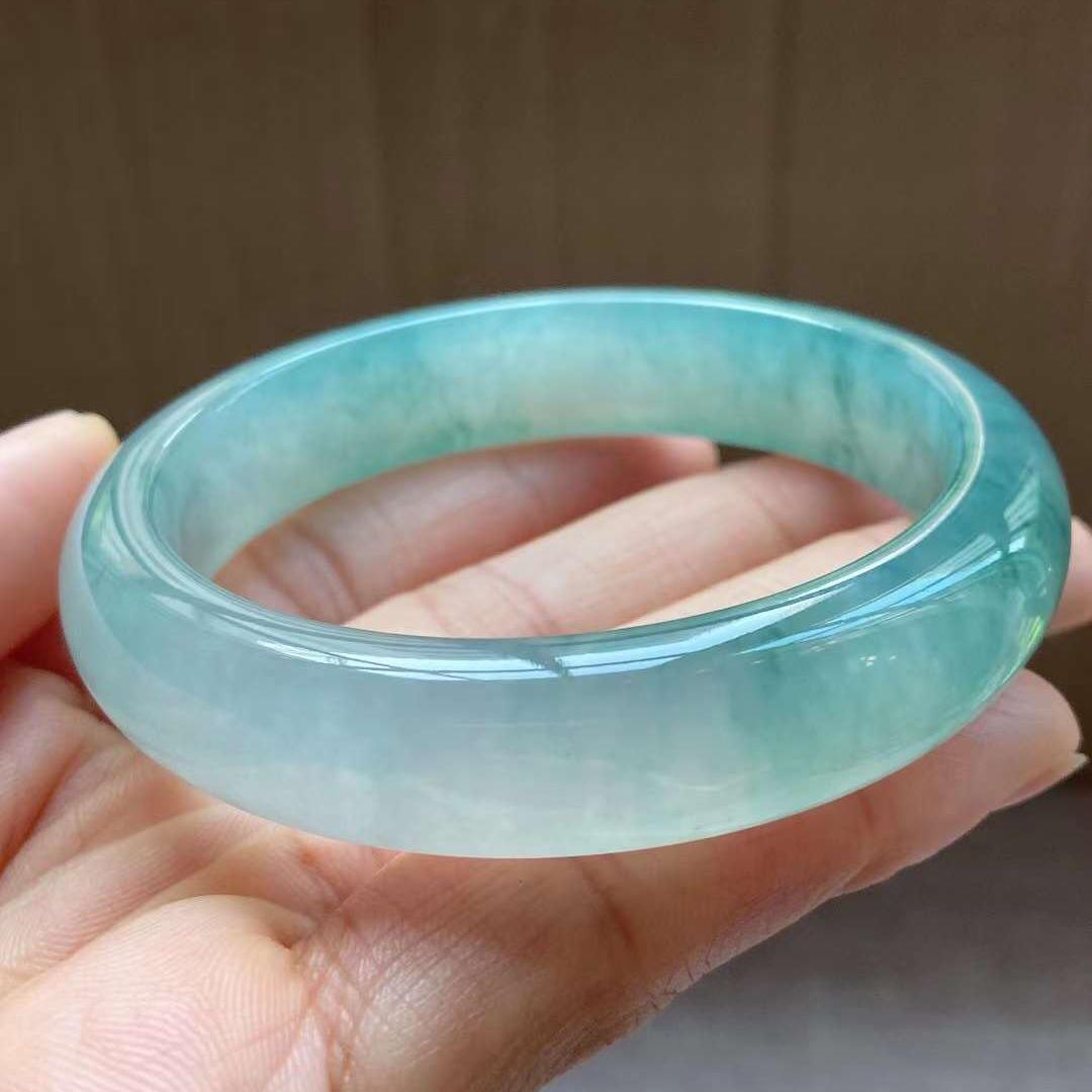 翡翠手镯怎么选比较好,翡翠手镯如何挑种水