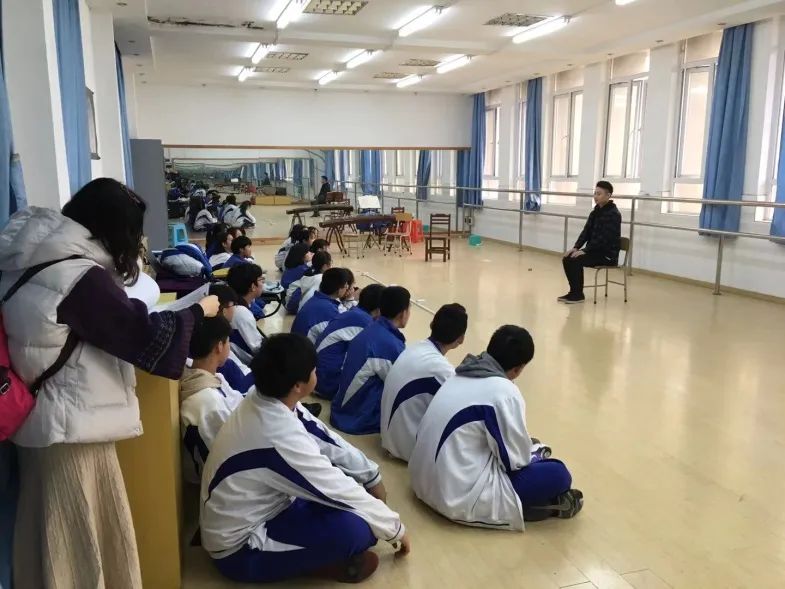 笔韵墨香放异彩，丰富舞台漫云中——广州市白云中学欢迎您