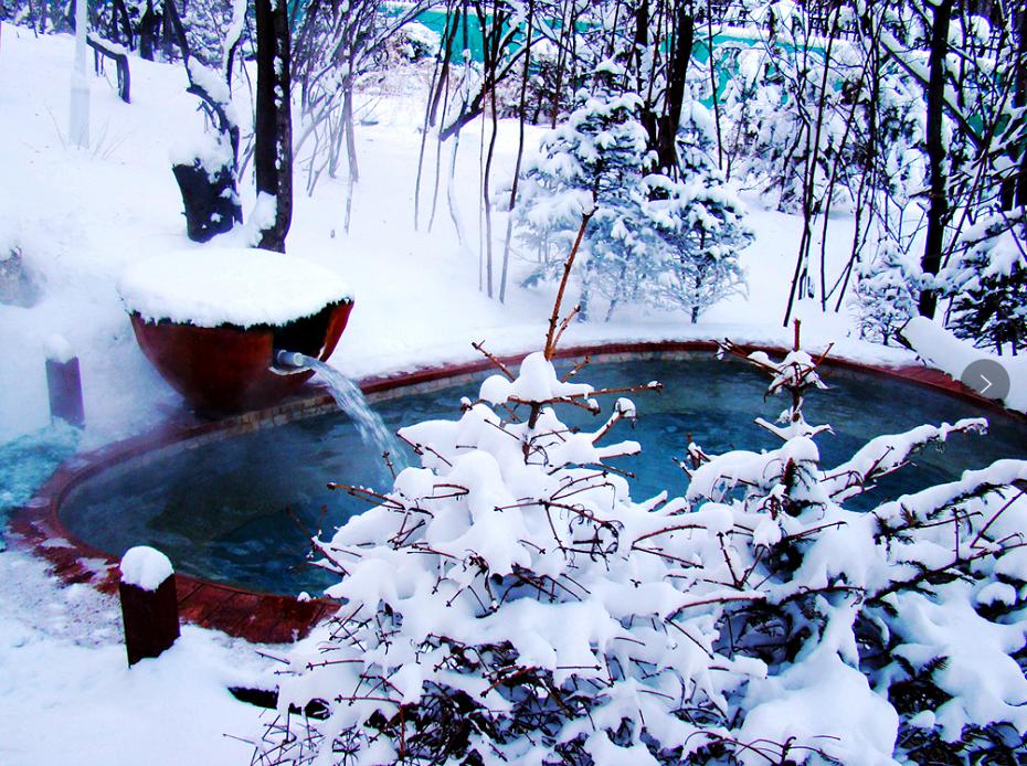 泡温泉享受惬意,海滨温泉泡温泉