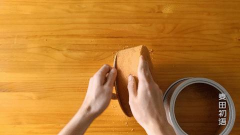 戚风蛋糕要怎么做才不会塌陷,做的戚风蛋糕底部总是凹进去