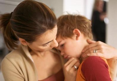 儿童不愿意多走路老是要抱抱,孩子不愿意走路总是要人抱