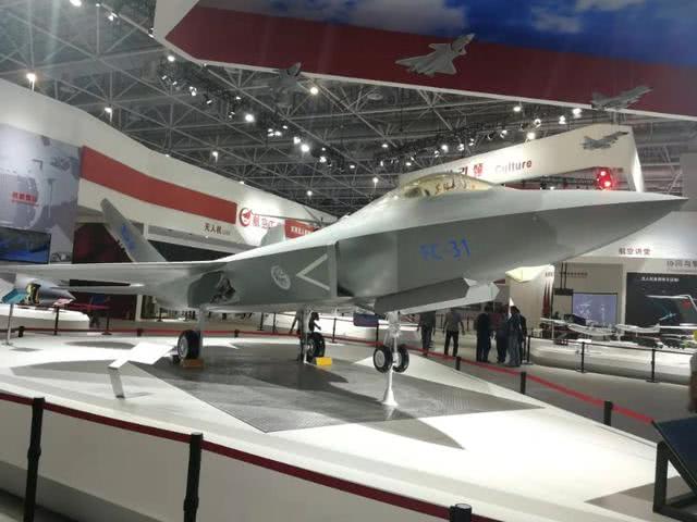 珠海航展中心歼20表演,珠海航展歼10模型