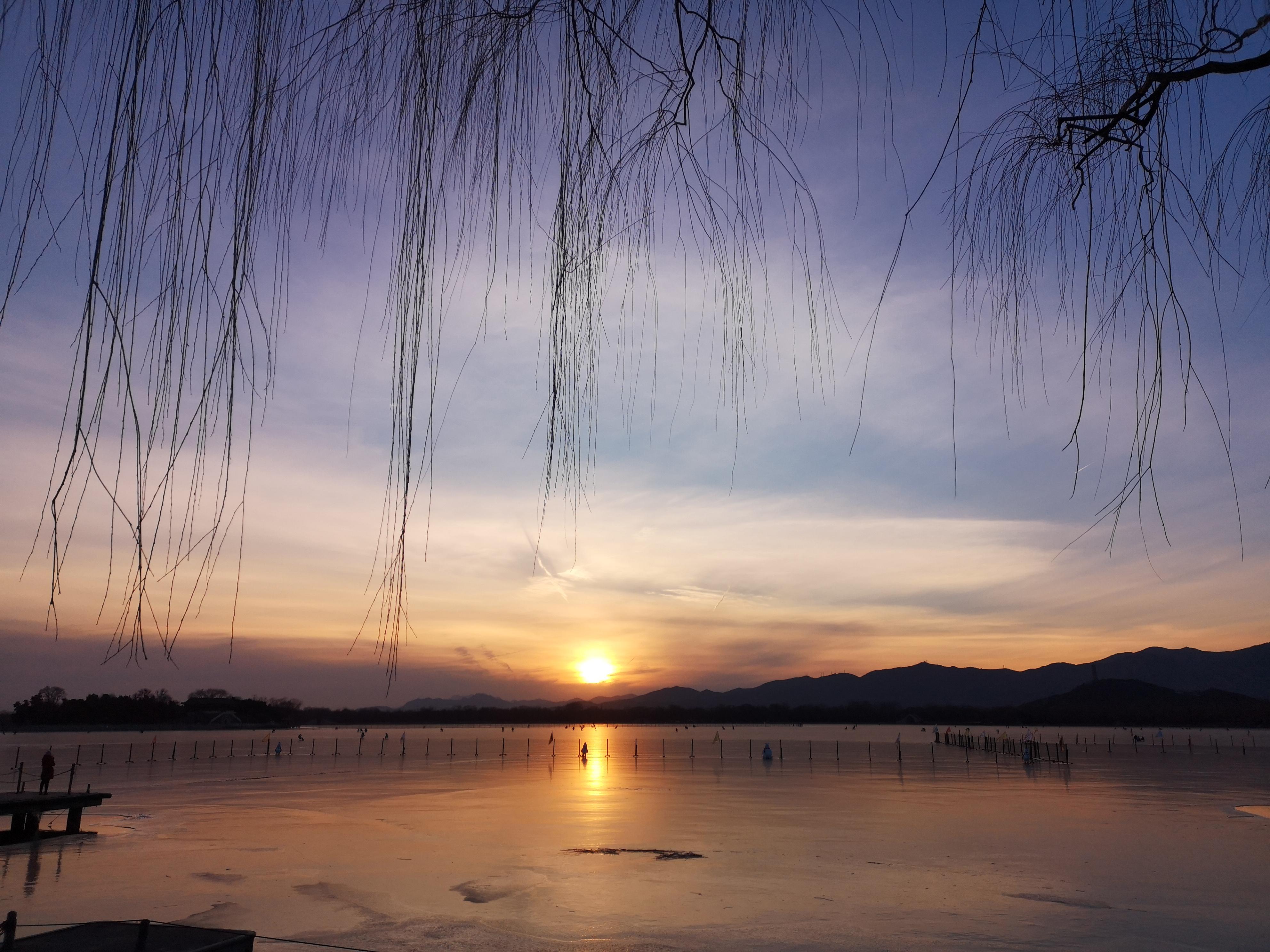 逛颐和园观十七孔桥金光穿洞,离颐和园金光穿洞奇景最近的入口