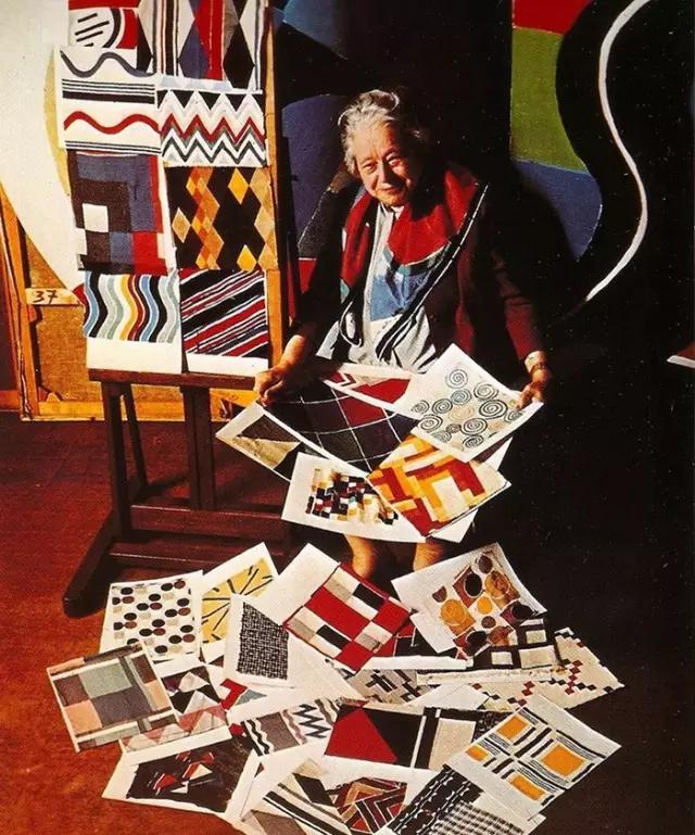 她亲眼看着自己的画作挂进卢浮宫,这位“时尚先锋”不输香奈儿