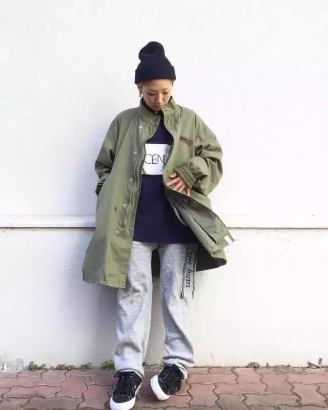 今天余文乐老师要为你们上一堂军装搭配课，答应我要好好学习哟！