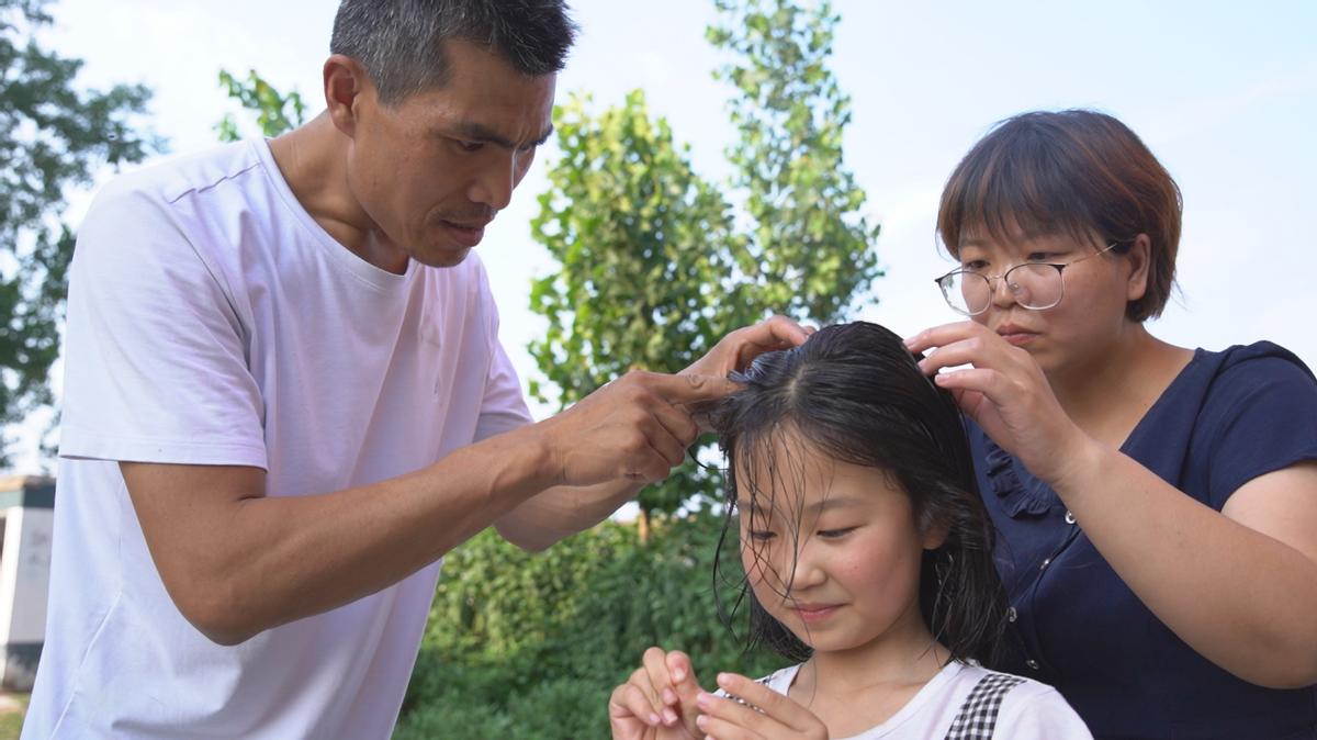 80后“白发校长”张鹏程:为了学生,不要“家”了