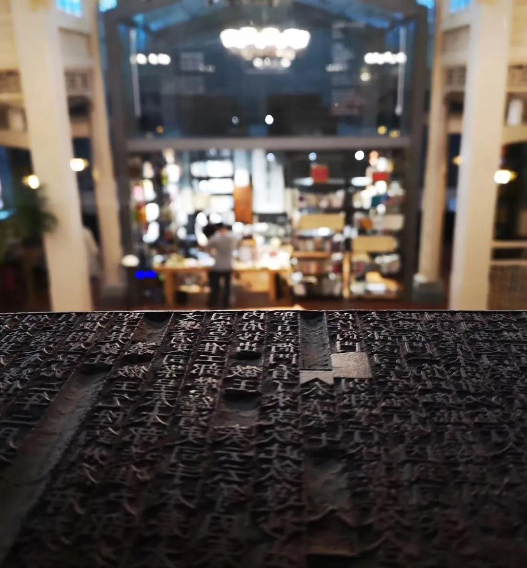 世界读书日让我们重回最美书店,新华书店围绕世界读书日说些什么