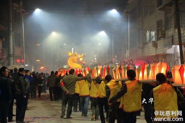 慈利龙潭河龙灯,慈利400米板板龙灯有多震撼