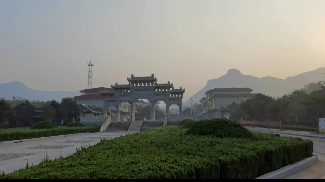 济南灵岩寺有哪些景点,济南圣堤灵岩寺