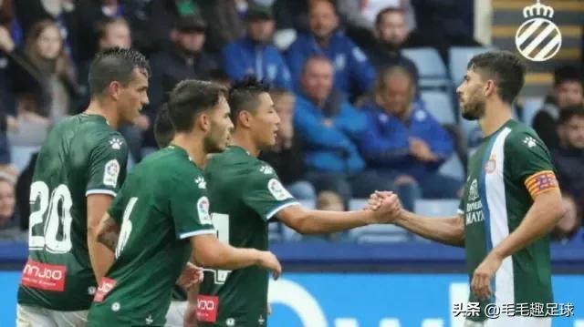 武磊鬼魅跑位斩获首球,武磊破门全场高喊武磊