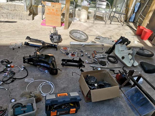 本田摩托车幼兽70c,改装老款铃木摩托