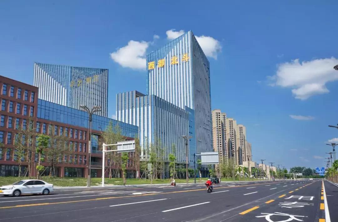 没想到吧！成都除了华为的超级工厂，还有比肩GPS的超级产业