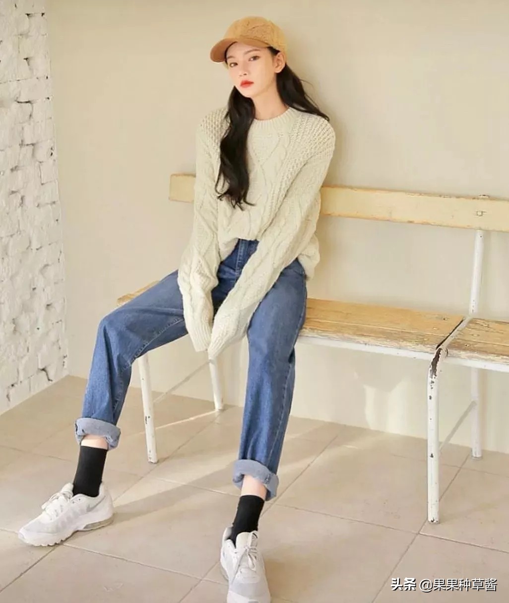 杨幂黑色字母袜王牌对王牌,杨幂格子衫高筒靴秀逆天长腿