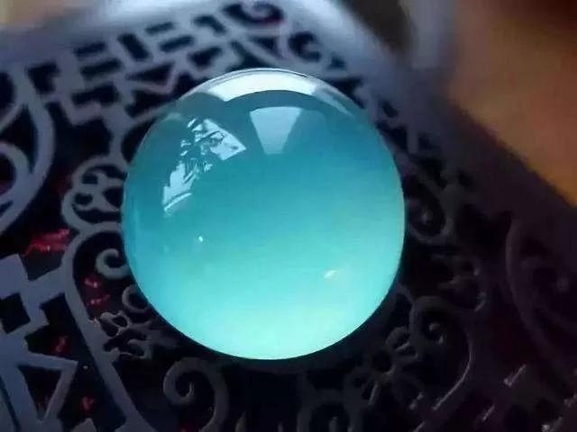 什么玉镯好养又养人,适合女生戴养人的玉镯