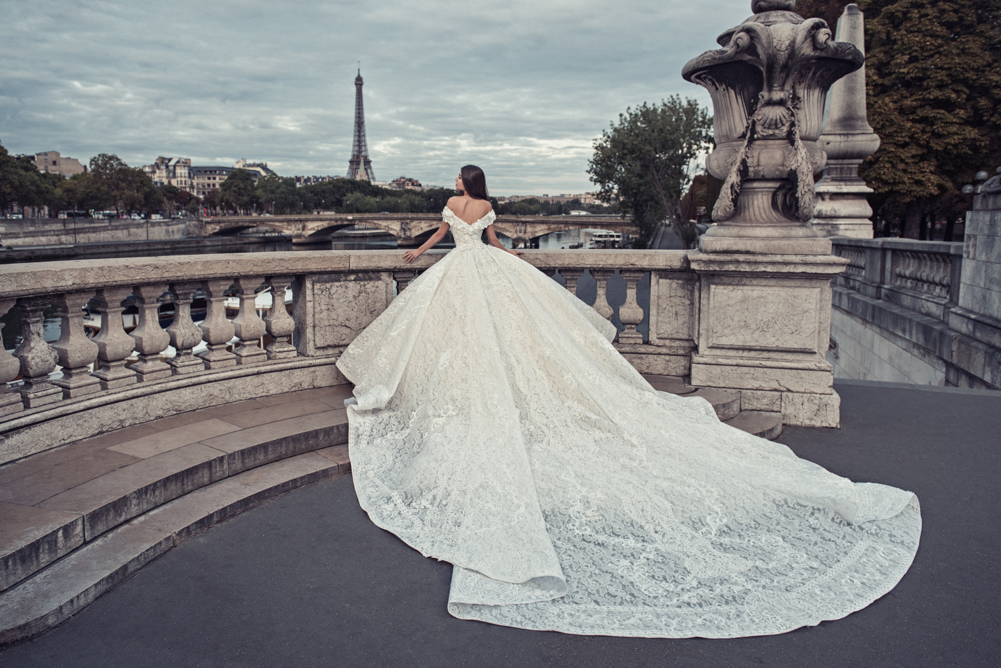 juliakontogr婚纱高定,身上有光眼里有星辰大海