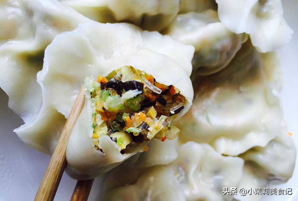 大年30吃素馅饺子寓意,大年初一吃素馅好还是肉饺子好